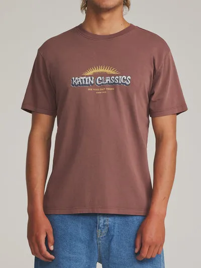 Katin Glow T-Shirt mit Vintage-Typografie